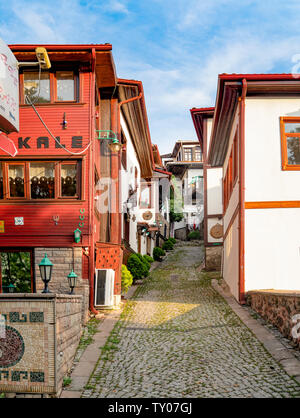 Ankara/Turkey-June 16 2019: Traditionelle türkische Häuser rund um die Burg von Ankara Stockfoto