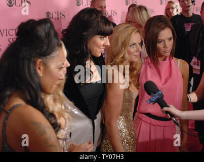 Spice Girls Melanie Brown, Emma Bunton, Melanie Chisholm, Geri Halliwell und Victoria Beckham (L-R), für die die Victoria Secret Fashion Show im Kodak Theater in Hollywood" in Los Angeles am 15. November 2007 ankommen. (UPI Foto/Jim Ruymen) Stockfoto