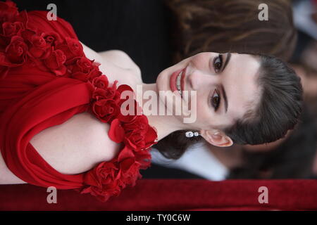 Anne Hathaway kommt für die 80. jährlichen Academy Awards im Kodak Theater in Hollywood, Kalifornien, am 24. Februar 2008. (UPI Foto/Terry Schmitt) Stockfoto