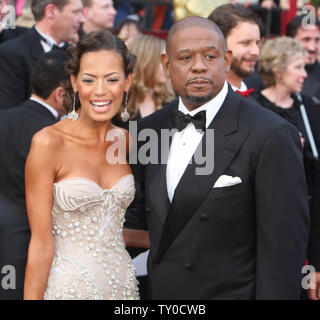 Forest Whitaker (R) und seine Frau Keisha kommen für die 80. jährlichen Academy Awards im Kodak Theater in Hollywood, Kalifornien, am 24. Februar 2008. (UPI Foto/Terry Schmitt) Stockfoto