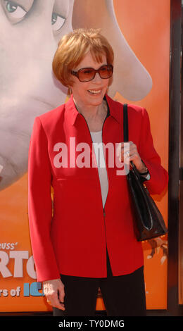 Schauspielerin Carol Burnett, die Stimme von Kangaroo die animierte Motion Picture' Horton hört ein Hu!", auf der Grundlage einer Dr. Seuss Geschichte, die die Weltpremiere des Films in Los Angeles am 8. März 2008 besucht. (UPI Foto/Jim Ruymen) Stockfoto