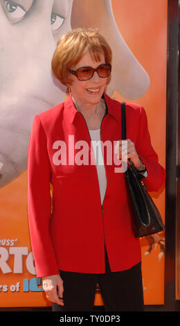 Schauspielerin Carol Burnett, die Stimme von Kangaroo die animierte Motion Picture' Horton hört ein Hu!", auf der Grundlage einer Dr. Seuss Geschichte, die die Weltpremiere des Films in Los Angeles am 8. März 2008 besucht. (UPI Foto/Jim Ruymen) Stockfoto