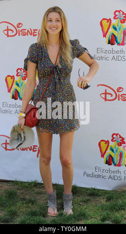 Schauspielerin Whitney Port kommt für die eine Zeit für Helden Celebrity Carnival, profitieren die Elizabeth Glazer Pediatric AIDS Foundation", auf die Veteran-leitung Gelände in Los Angeles am 8. Juni 2008. (UPI Foto/Jim Ruymen) Stockfoto