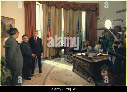 Deng Xiaoping und Jimmy Carter Treffen der Presse im Oval Office. Stockfoto