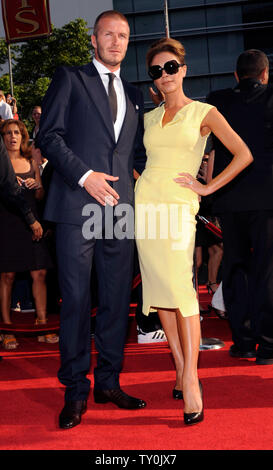 Soccer player David Beckham und seine Frau Victoria kommen für die ESPY Awards bei Nokia Theater in Los Angeles am 16. Juli 2008. (UPI Foto/Jim Ruymen) Stockfoto