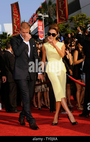 Soccer player David Beckham und seine Frau Victoria kommen für die ESPY Awards bei Nokia Theater in Los Angeles am 16. Juli 2008. (UPI Foto/Jim Ruymen) Stockfoto