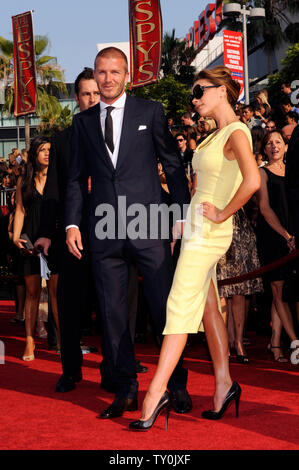 Soccer player David Beckham und seine Frau Victoria kommen für die ESPY Awards bei Nokia Theater in Los Angeles am 16. Juli 2008. (UPI Foto/Jim Ruymen) Stockfoto