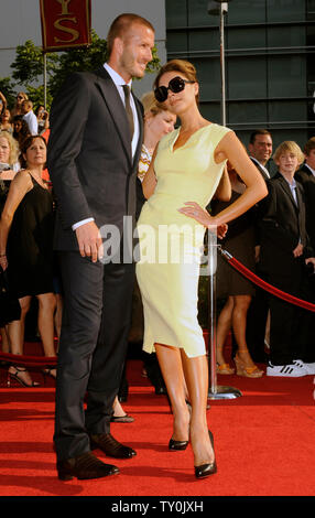 Soccer player David Beckham und seine Frau Victoria kommen für die ESPY Awards bei Nokia Theater in Los Angeles am 16. Juli 2008. (UPI Foto/Jim Ruymen) Stockfoto