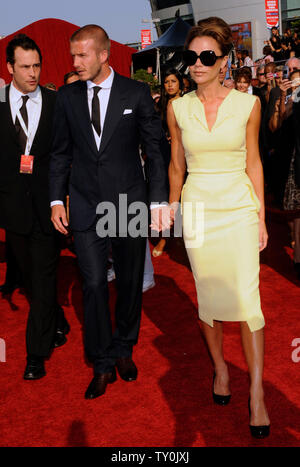 Soccer player David Beckham und seine Frau Victoria kommen für die ESPY Awards bei Nokia Theater in Los Angeles am 16. Juli 2008. (UPI Foto/Jim Ruymen) Stockfoto