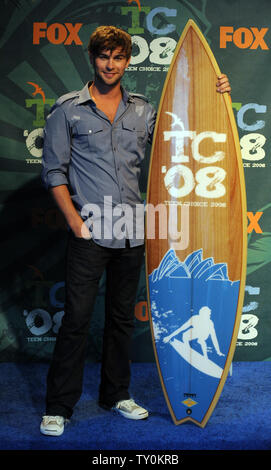 Schauspieler Chace Crawford erscheint Backstage mit seiner Wahl Breakout männlicher TV-Star Award 2008 Teen Choice Awards in den Universal Studios in Los Angeles am 3. August 2008. (UPI Foto/Jim Ruymen) Stockfoto