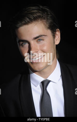 Warf Mitglied Zac Efron besucht die Premiere von "High School Musical 3: Senior Year' in Los Angeles am 16. Oktober 2008. (UPI Foto/Phil McCarten) Stockfoto