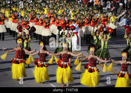 Das Hawaii Na Koa Ali'i Alle staatlichen Marching Band ist an die 120 Rose Parade in Pasadena, Kalifornien, am 1. Januar 2009 gesehen. Die diesjährige Parade steht unter dem Motto Hut ab für Unterhaltung. (UPI Foto/Phil McCarten) Stockfoto