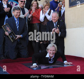 Schauspielerin Glenn Close auf ihr Stern, wie Sie mit der 2,378 th Stern auf dem Hollywood Walk of Fame geehrt wird während einer enthüllungsfeier in Los Angeles am 12. Januar 2009. (UPI Foto/Jim Ruymen) Stockfoto