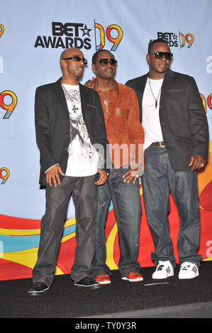 LOS ANGELES, Ca. Juni 28, 2009: Staats - Johnny Gill, Ralph Tresvant & Bobby Brown - bei den 2009 BET Awards (Black Entertainment Television) im Shrine Auditorium. © 2009 Paul Smith/Featureflash Stockfoto