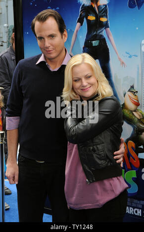 Schauspieler Arnett und Amy Poehler, der Stimmen bzw. die fehlende Verbindung und Computer geben in der animierten Bewegung Bild 'Monsters vs. Aliens", Besuchen die Premiere des Films in Universal City, Kalifornien am 22. März 2009. (UPI Foto/Jim Ruymen) Stockfoto