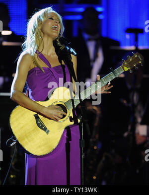 Sängerin Jewel führt an der Noche de Ninos Benefiz-gala in Beverly Hills, Kalifornien am 9. Mai 2009. (UPI Foto/Jim Ruymen) Stockfoto