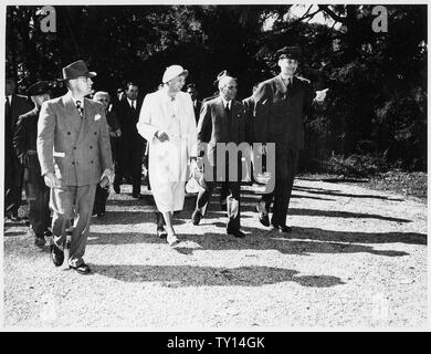 Eleanor Roosevelt und Pandit Nehru in Hyde Park, New York Stockfoto