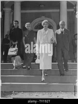 Eleanor Roosevelt, Frau Gandhi, Frau Pandit und Premierminister Nehru in Hyde Park, New York Stockfoto