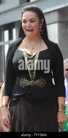 Sängerin Crystal Gayle ist während einer enthüllungsfeier ihr Ehren mit den 2 eingeführt, 390 Stern auf dem Hollywood Walk of Fame in Los Angeles am 2. Oktober 2009. UPI/Jim Ruymen Stockfoto