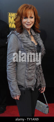 Schauspielerin und Sängerin Reba McEntire kommt auf der 37. jährlichen American Music Awards in Los Angeles am 22. November 2009. UPI/Jim Ruymen Stockfoto