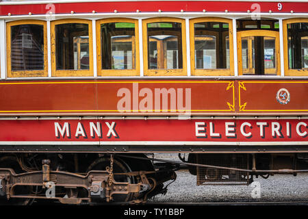 Laxey, Insel Man, 15. Juni 2019. Die Manx Electric Railway ist eine elektrische Überland Straßenbahn anschließen Douglas, Laxey und Ramsey auf der Insel Man Stockfoto