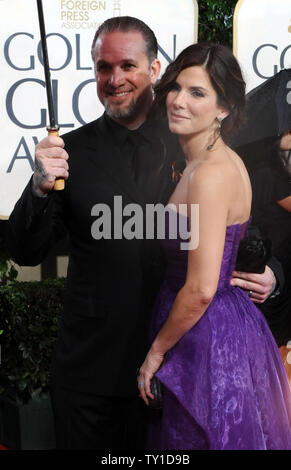 Schauspielerin Sandra Bullock und ihrem Mann Jesse James kommen bei der 67. jährlichen Golden Globe Awards am 17. Januar in Beverly Hills, Kalifornien 2010. UPI/Jim Ruymen Stockfoto