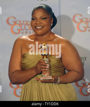 Mo'Nique hält den Golden Globe Award als 'Precious' backstage bei der 67. jährlichen Golden Globe Awards im Beverly Hilton am 17 Januar, 2010 in Beverly Hills, Kalifornien. UPI/Jim Ruymen Stockfoto