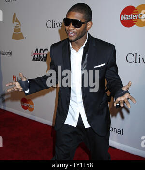 Usher kommt auf dem roten Teppich vor der jährlichen Clive Davis Pre-Grammy Gala in Beverly Hills, Kalifornien am 30. Januar 2010. (UPI/David Silpa) Stockfoto