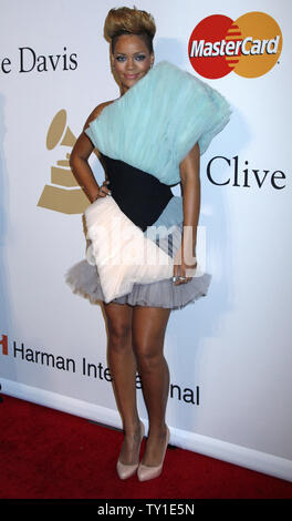 Rihanna kommt auf dem roten Teppich vor der jährlichen Clive Davis Pre-Grammy Gala in Beverly Hills, Kalifornien am 30. Januar 2010. (UPI/David Silpa) Stockfoto