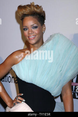 Rihanna kommt auf dem roten Teppich vor der jährlichen Clive Davis Pre-Grammy Gala in Beverly Hills, Kalifornien am 30. Januar 2010. (UPI/David Silpa) Stockfoto