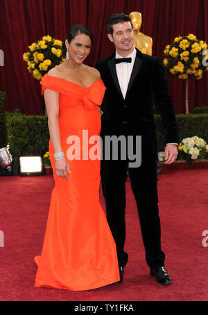 Paula Patton trifft mit Ehemann Robin Thicke am 82. jährlichen Academy Awards in Hollywood am 7. März 2010. UPI/Jim Ruymen Stockfoto