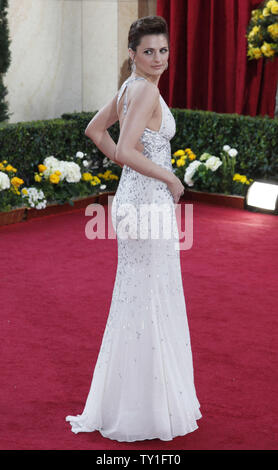 Schauspielerin Stana Katic kommt auf dem roten Teppich an der 82nd Academy Awards in Hollywood am 7. März 2010. UPI/David Silpa Stockfoto