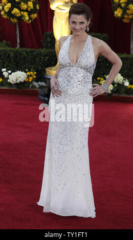 Schauspielerin Stana Katic kommt auf dem roten Teppich an der 82nd Academy Awards in Hollywood am 7. März 2010. UPI/David Silpa Stockfoto