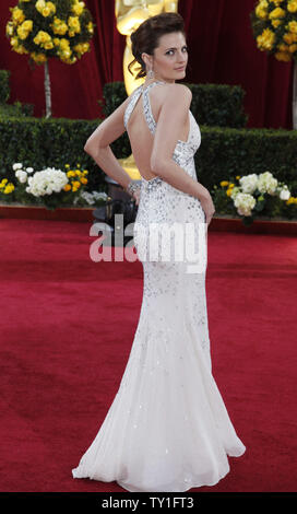 Schauspielerin Stana Katic kommt auf dem roten Teppich an der 82nd Academy Awards in Hollywood am 7. März 2010. UPI/David Silpa Stockfoto