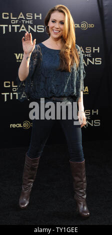 Schauspielerin Alyssa Milano besucht die Premiere des Motion picture Abenteuer fantasy 'Kampf der Titanen', am Grauman's Chinese Theater in Hollywood" in Los Angeles am 31. März 2010. UPI/Jim Ruymen Stockfoto