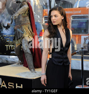 Alexa Davalos, der Mitglied in der motion picture Abenteuer fantasy 'Kampf der Titanen', besucht die Premiere des Films am Grauman's Chinese Theater in Hollywood" in Los Angeles am 31. März 2010. UPI/Jim Ruymen Stockfoto