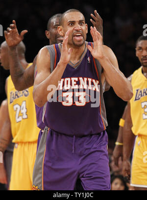 Phoenix Suns, Grant Hill, schreit zu seinem Trainer während der zweiten Hälfte des Spiel 5 gegen die Los Angeles Lakers in der Western Conference Finale Reihe bei Staples Center in Los Angeles am 27. Mai 2010. Die Lakers besiegten die Sonnen 103-101. UPI Foto/Lori Shepler Stockfoto