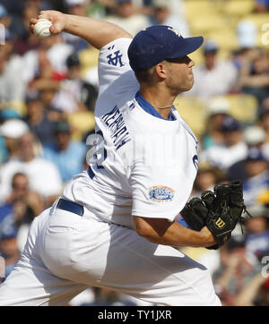 Los Angeles Dodgers Krug Clayton Kershaw arbeitet gegen die New York Yankees im ersten Inning im Dodger Stadium Los Angeles, Kalifornien am 27. Juni 2010. UPI/Lori Shepler. Stockfoto
