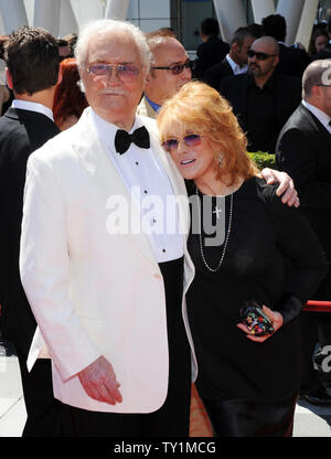 Schauspielerin Ann Margret und ihr Mann Roger Smith an die Creative Arts Emmy Awards in Los Angeles am 21. August 2010. UPI/Jim Ruymen Stockfoto