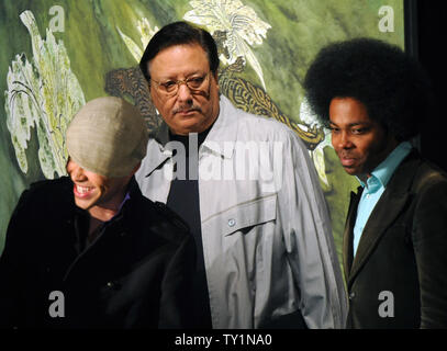 Musiker Prince Royce, Arturo Sandoval und Alex Cuba (L-R) verkünden die Nominierungen für die 11. jährliche Latin Grammy Awards im Avalon im Hollywood Abschnitt von Los Angeles am 8. September 2010. Die 11. jährliche Latin Grammy Awards werden am 11. November 2010 in Las Vegas, Nevada statt. UPI/Jim Ruymen.. Stockfoto