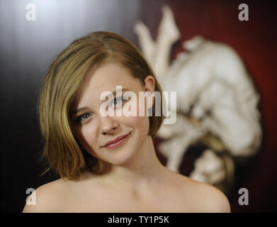 Warf Mitglied Chloe Moretz besucht die Premiere des Films 'mich In "Lasst in Los Angeles am 27. September 2010. UPI Foto/Phil McCarten Stockfoto