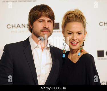 Rodger Berman (L) und Rachel Zoe am Museum für Zeitgenössische Kunst (MOCA) jährlichen Gala in Los Angeles am 13. November 2010. UPI/Jim Ruymen Stockfoto