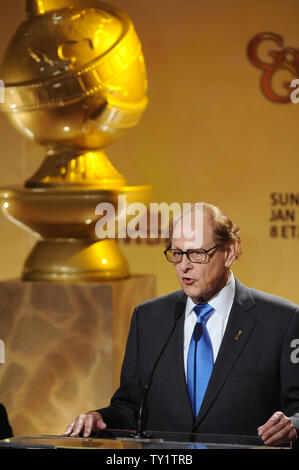 Hollywood Foreign Press Association Präsident Philip Berk nimmt Nominierungen für die 68. jährlichen Golden Globe Awards in Beverly Hills, Kalifornien am 14. Dezember 2010. Die Golden Globe Awards werden am 16. Januar 2011 statt, in den Beverly Hills. UPI/Jim Ruymen Stockfoto