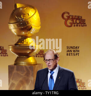 Hollywood Foreign Press Association Präsident Philip Berk nimmt Nominierungen für die 68. jährlichen Golden Globe Awards in Beverly Hills, Kalifornien am 14. Dezember 2010. Die Golden Globe Awards werden am 16. Januar 2011 statt, in den Beverly Hills. UPI/Jim Ruymen Stockfoto