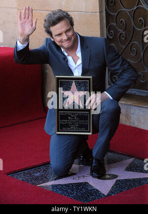 Der britische Schauspieler Colin Firth ist mit der 2.428 th Stern auf dem Hollywood Walk of Fame geehrt in Los Angeles am 13. Januar 2011. Firth ist derzeit die Hauptrolle in dem Spielfilm "The King's Speech", für die er einen Golden Globe Award Nominierung für beste Leistung durch einen Schauspieler in einer Motion Picture Drama erhalten hat. UPI/Jim Ruymen Stockfoto