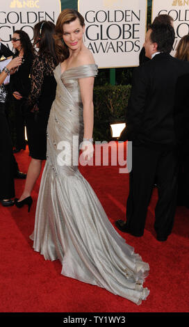 Schauspielerin Milla Jovovich kommt bei der 68. jährlichen Golden Globe Awards in Beverly Hills, Kalifornien am 16. Januar 2011. UPI/Jim Ruymen Stockfoto