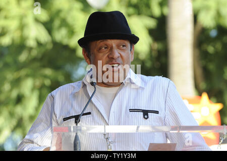 Schauspieler Paul Rodriguez spricht bei einer Zeremonie, wo John Langley, der Produzent der TV-Serie 'Bullen' Wirklichkeit, erhält einen Stern auf dem "Hollywood Walk of Fame" in Hollywood" in Los Angeles am 11. Februar 2011. UPI/Phil McCarten Stockfoto