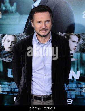 Irische Schauspieler Liam Neeson, der Mitglied in der motion picture Thriller "Unknown", kommt bei der Premiere des Films im Mann Dorf Theater in Los Angeles am 16. Februar 2011. UPI/Jim Ruymen Stockfoto