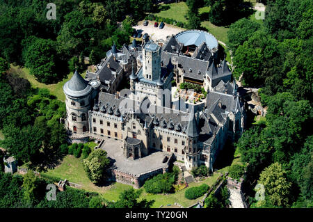 Pattensen, Deutschland. 25. Juni 2019. Das Schloss Marienburg steht auf der Südseite des Marienberg (Luftaufnahme von Ultraleicht Flugzeug). Credit: Hauke-Christian Dittrich/dpa/Alamy leben Nachrichten Stockfoto