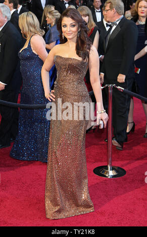 Aishwarya Rai kommt auf dem roten Teppich für die 83. jährlichen Academy Awards im Kodak Theater in Hollywood am 27. Februar 2011. UPI/David Silpa Stockfoto